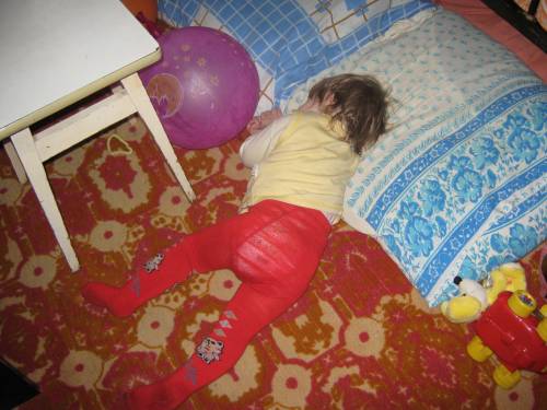 Анастасия 1год и 5 мес- Спят усталые игрушки,книжки спят...