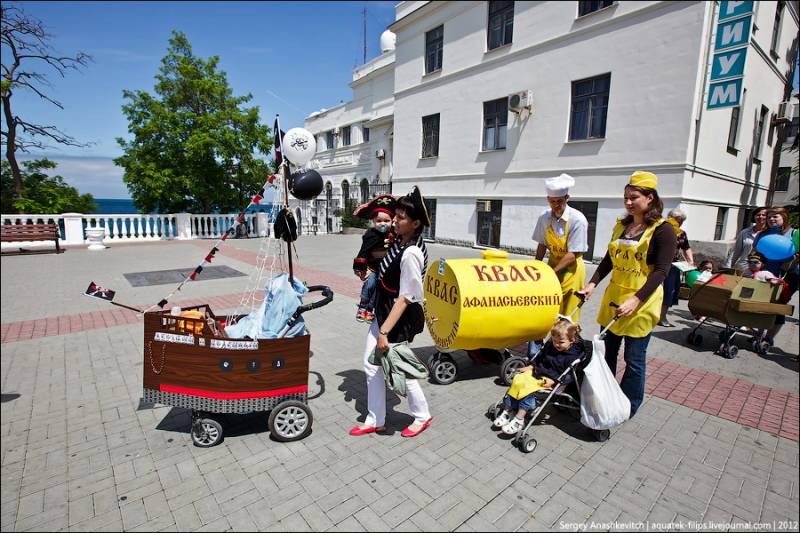 Kolasky IMG_054003-mini- Парад колясок Севастополь 2012