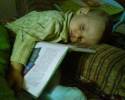 как сложно читать:) Спят усталые игрушки,книжки спят...