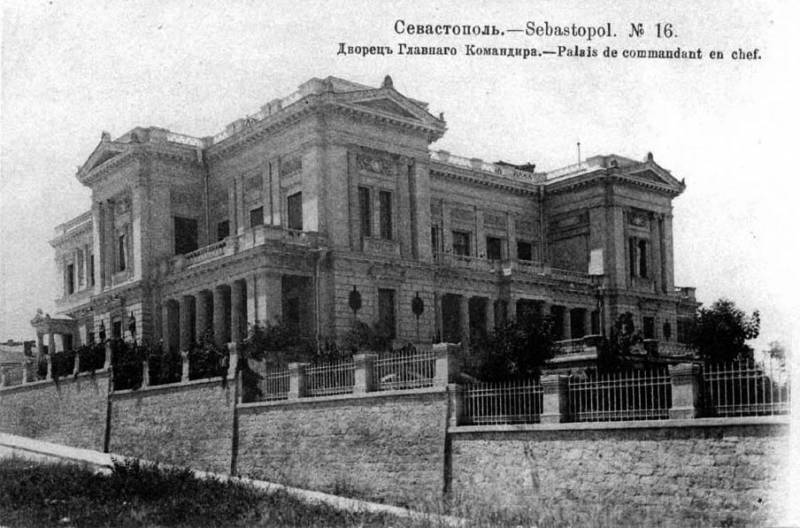 Dvorets_komand_ 1900 - Ретро фото Севастополя