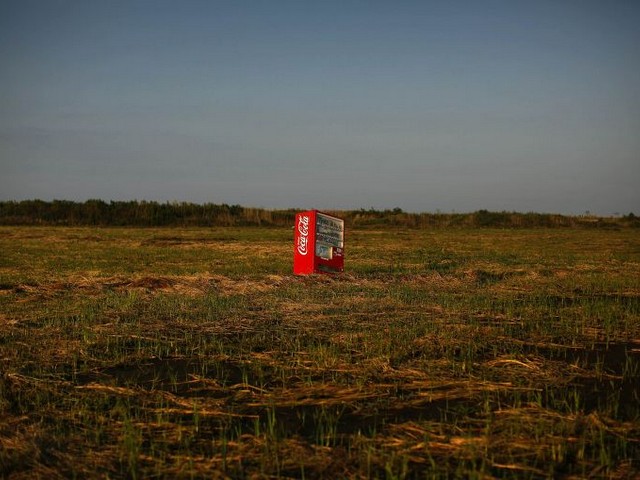 Автомат с Coca-Colа после цунами
